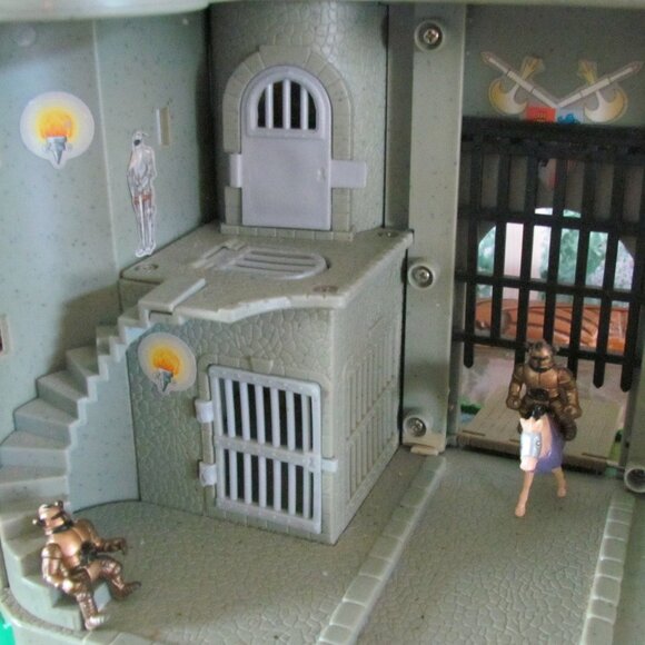CASTLE, KNIGHTS, HORSES, TREBUCHET, LADDER, VINTAGE BLUE BOX HIDDEN ADVENTURES - Picture 8 of 12